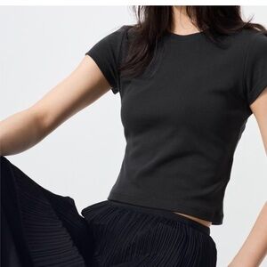 Uniqlo mini t shirt